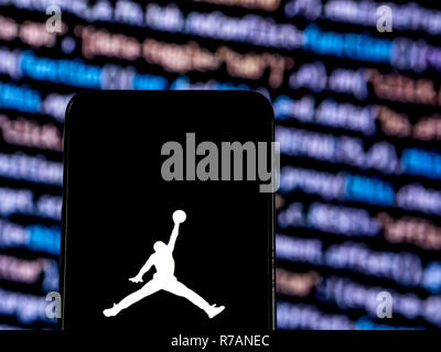Kiew, Ukraine. 7 Dez, 2018. Michael Jordan Logo auf dem Smartphone angezeigt. Quelle: Igor Golovniov/SOPA Images/ZUMA Draht/Alamy leben Nachrichten Stockfoto
