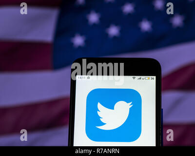 Kiew, Ukraine. 7 Dez, 2018. Twitter Logo auf dem Smartphone angezeigt. Quelle: Igor Golovniov/SOPA Images/ZUMA Draht/Alamy leben Nachrichten Stockfoto