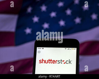 Kiew, Ukraine. 7 Dez, 2018. Shutterstock Stock Fotografie Firmenlogo auf dem Smartphone angezeigt. Quelle: Igor Golovniov/SOPA Images/ZUMA Draht/Alamy leben Nachrichten Stockfoto