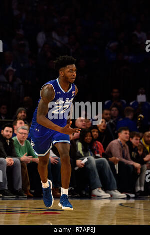 Überstunden. 08 Dez, 2018. Seton Hall Piraten guard Myles Cale (22) reagiert, nachdem er einen drei während der Citi Hoops Classic zwischen der Seton Hall Piraten und Kentucky Wildkatzen im Madison Square Garden, New York, New York. Die Seton Hall Piraten besiegen die Kentucky Wildkatzen 84-83 in den überstunden. Obligatorische Credit: Kostas Lymperopoulos/CSM/Alamy leben Nachrichten Stockfoto