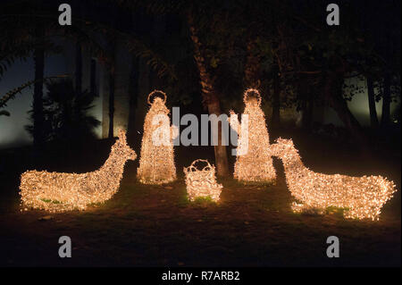 Malaga, Spanien. 8 Dez, 2018. Zahlen Dekorationen, die die Krippe sind während der Weihnachtszeit gesehen. Credit: Jesus Merida/SOPA Images/ZUMA Draht/Alamy leben Nachrichten Stockfoto