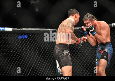 Ontario, Kanada. 9. Dez 2018. Federgewicht BRIAN ORTEGA gegen MAX HOLLOWAY bei UFC 231 bei der Scotiabank Mitte in Toronto, 08. Dezember 2018. Quelle: Igor Vidyashev/ZUMA Draht/Alamy leben Nachrichten Stockfoto