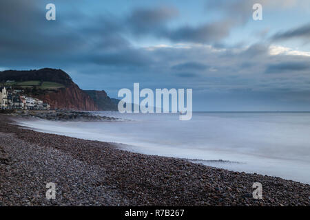 Der Strand von Sidmouth und die umliegenden Felsen der Jurassic Coast Weltkulturerbe, East Devon, Südwest-England, Vereinigtes Königreich, Stockfoto