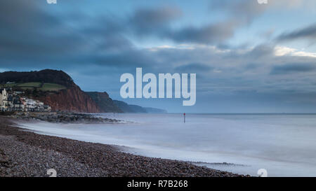 Der Strand von Sidmouth und die umliegenden Felsen der Jurassic Coast Weltkulturerbe, East Devon, Südwest-England, Vereinigtes Königreich, Stockfoto