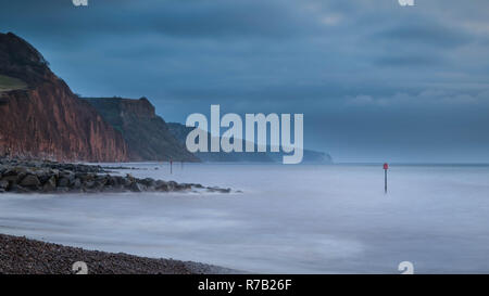 Der Strand von Sidmouth und die umliegenden Felsen der Jurassic Coast Weltkulturerbe, East Devon, Südwest-England, Vereinigtes Königreich, Stockfoto