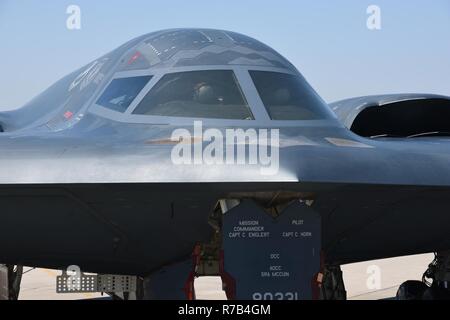 B-2A, Serial # 88-0331, 'Geist von South Carolina" der 509th Bomb Wing, Air Force Global Strike Command, auf dem Parkplatz Rampe bei Tinker Air Force Base, Oklahoma, während eines Besuchs am 11. April 2017. Die B-2A's tealth Bomber' besucht die Basis hunderte von Personen, die zur direkten Unterstützung der Flugzeuge Programm durch kontinuierliche Software Upgrades Arbeit zu erlauben, in Person zu sehen und bessere Rolle der Flugzeuge" in der Verteidigung der Nation zu verstehen. Stockfoto