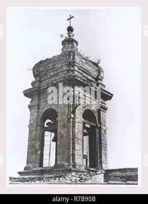 Latium Frosinone Sora S. Francesco, dies ist mein Italien, die italienische Land der Geschichte, mittelalterliche architektonische Skulptur. Die Apsis der Kirche ist auf der Außenseite durch ein Doppeltes - gewölbte gotische Fenster eingerichtet. Nach der mittelalterlichen Architektur, Malerei, Skulptur. In einem Seitenaltar ist ein Fresko der Madonna di Misericordia, dating bis in das 15. Jahrhundert von einem Künstler in der Nähe von lattanzio. Die Wände der Kirche sind mit Statuen des Alten Testaments Figuren in Nischen eingerichtet. Stockfoto