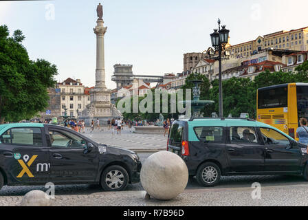 Lissabon, Portugal - 30. August 2018: Rossio Platz mit Spalte von Pedro IV. Die Terrasse und der Aufzug Santa Justa Stockfoto