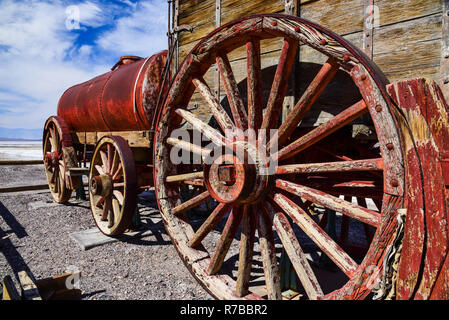 Vintage Wasserwagen im Death Valley, CA. Stockfoto