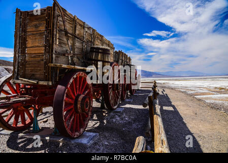 Vintage Wasserwagen im Death Valley, CA. Stockfoto