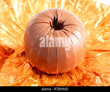 Eine traditionelle Schokolade Orange mit Vorgeschnittene Scheiben Stockfoto