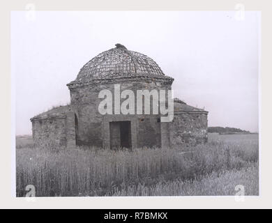 Lazio Roma Pratica di Mare Heroon di Enea, dies ist mein Italien, die italienische Land der Geschichte, Altertümer 4. Jahrhundert Backstein, polygonalen Struktur. Über 7 C. gebaut BC Tumulus, als das Grab des Aeneas. Stockfoto