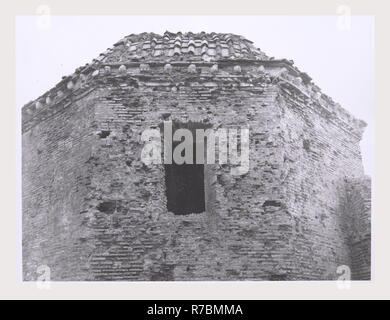 Lazio Roma Pratica di Mare Heroon di Enea, dies ist mein Italien, die italienische Land der Geschichte, Altertümer 4. Jahrhundert Backstein, polygonalen Struktur. Über 7 C. gebaut BC Tumulus, als das Grab des Aeneas. Stockfoto