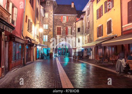 Grab Tor in der Altstadt von Annecy, Frankreich Stockfoto