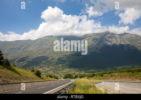 Blick auf den Gran Sasso in der Region Abruzzen Italien Stockfoto