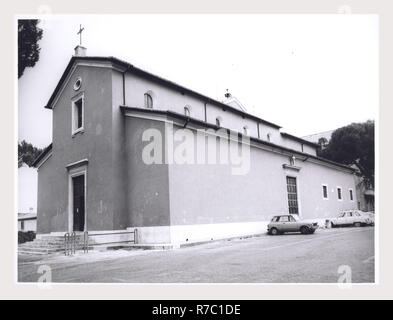 Lazio Roma Monterotondo S. Maria delle Grazie, das ist mein Italien, die italienische Land der Geschichte, Post-mittelalterliche Architektur aus dem 15. Jahrhundert Skulptur, Orsini Grab 15. Jahrhundert Malerei Fresken aus dem 14. Jahrhundert. Zwei Blick nach außen, der Fassade und Flanke Innenansichten von Kirchenschiff, Altäre, Skulpturen und Malerei eine umfassende Abdeckung der orsini Grab. Stockfoto