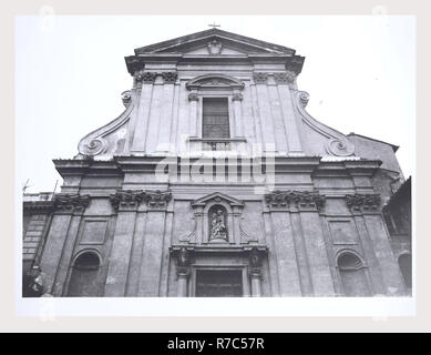 Lazio Roma Rom Santa Maria della Scala, das ist mein Italien, die italienische Land der Geschichte, mittelalterliche Architektur, Skulptur, Architektur, Bildhauerei, Malerei, Kunstgewerbe Möbel, Kunstgegenstände, Handschriften. Apotheke der Kunst der Kräuter - Heilung aus dem 16. Jahrhundert besteht heute noch viele Veröffentlichungen mit Holz-cut Abbildungen auf heilende Pflanzen und anderen Artefakten. Stockfoto