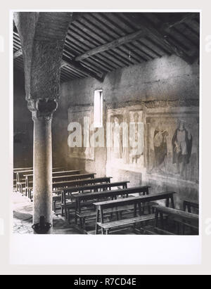 Lazio Roma Cave S. Lorenzo, das ist mein Italien, die italienische Land der Geschichte, mittelalterliche Architektur, Malerei, Beschriftung auf der Steinplatte. S. Lorenzo war im 11. Jahrhundert gebaut, mit drei Schiffen von römischen Säulen getrennt. In einem Schritt bis zum Altar ist die Steinplatte mit der Inschrift der Widmung der Kirche von Clement III 1093 erzählt. Nach der mittelalterlichen Malerei. Die Kirche enthält Fresken aus dem 14. bis 16. Jahrhundert. Antike Säulen als spolien verwendet Stockfoto