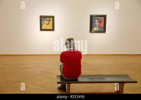 Besucher bei Ausstellung von Alexej von Jawlensky, GEM, gemeentelijk Museum Den Haag, Niederlande Stockfoto