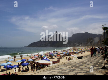 Rio de Janeiro, Brasilien. November 17, 2018. Strand von Ipanema auf der sonnigen Sommertag. Stockfoto