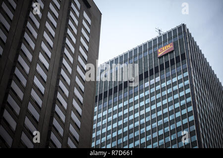 MONTREAL, KANADA - 3. NOVEMBER 2018: CIBC logo, vor einer ihrer wichtigsten Büros im Zentrum von Montreal. Auch Canadian Imperial Bank bezeichnet Stockfoto