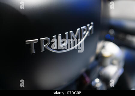 Bangkok, Thailand - Dezember 2, 2018: Nahaufnahme eines Triumph Logo auf einem Motorrad Tank Car Showroom in Bangkok, Thailand Stockfoto