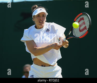 Deutsche Andrea Petkovic in Aktion bei Wimbledon, London, England, Vereinigtes Königreich. Stockfoto