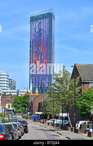 Moderne Architektur in London Sehenswürdigkeit Wolkenkratzer bauen & Farbe Verkleidung apartment Gehäuseaußenseite Croydon South Londoner Stadtbild England Großbritannien Stockfoto