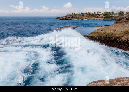 Teufel Tränen, Blow Holes am Sunset Point, Nusa Lembongan, Indonesien Stockfoto