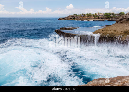 Teufel Tränen, Blow Holes am Sunset Point, Nusa Lembongan, Indonesien Stockfoto