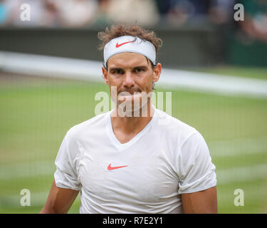 Spanische Spieler Rafael Nadal reagiert bei Wimbledon, London, England, Vereinigtes Königreich. Stockfoto