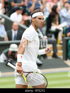 Spanische Spieler Rafael Nadal feiert in Wimbledon, London, England, Vereinigtes Königreich. Stockfoto