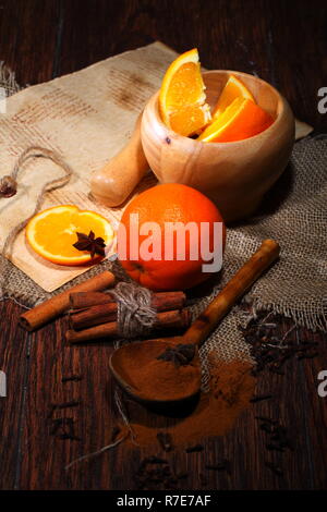 Glühwein - ein Getränk mit rotem Wein gemacht Stockfoto