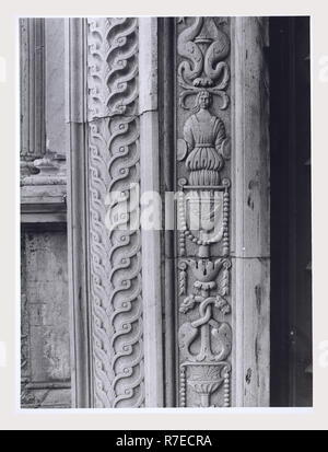 Marken Macerata Visso Santuario di Macereto, dies ist mein Italien, die italienische Land der visuellen Geschichte, Exterieur Fotos von Tempel und andere Gebäude in das Heiligtum komplex. Tempel ist im Stil von Bramante, sondern wurde von Giovanni Battista da Lugano konzipiert. Es gibt viele Fotos von den äußeren architektonischen Details. Innenraum Fotos zeigen die Gewölbe und Kuppel sowie die 'Tempietto" oder baldacchino im klassischen Stil, Unter der Kuppel steht. Stockfoto