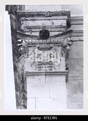 Marken Macerata Visso Santuario di Macereto, dies ist mein Italien, die italienische Land der visuellen Geschichte, Exterieur Fotos von Tempel und andere Gebäude in das Heiligtum komplex. Tempel ist im Stil von Bramante, sondern wurde von Giovanni Battista da Lugano konzipiert. Es gibt viele Fotos von den äußeren architektonischen Details. Innenraum Fotos zeigen die Gewölbe und Kuppel sowie die 'Tempietto" oder baldacchino im klassischen Stil, Unter der Kuppel steht. Stockfoto