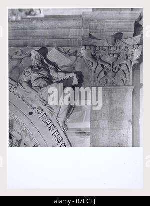 Marken Macerata Visso Santuario di Macereto, dies ist mein Italien, die italienische Land der visuellen Geschichte, Exterieur Fotos von Tempel und andere Gebäude in das Heiligtum komplex. Tempel ist im Stil von Bramante, sondern wurde von Giovanni Battista da Lugano konzipiert. Es gibt viele Fotos von den äußeren architektonischen Details. Innenraum Fotos zeigen die Gewölbe und Kuppel sowie die 'Tempietto" oder baldacchino im klassischen Stil, Unter der Kuppel steht. Stockfoto