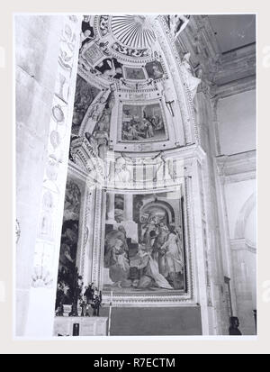 Marken Macerata Visso Santuario di Macereto, dies ist mein Italien, die italienische Land der visuellen Geschichte, Exterieur Fotos von Tempel und andere Gebäude in das Heiligtum komplex. Tempel ist im Stil von Bramante, sondern wurde von Giovanni Battista da Lugano konzipiert. Es gibt viele Fotos von den äußeren architektonischen Details. Innenraum Fotos zeigen die Gewölbe und Kuppel sowie die 'Tempietto" oder baldacchino im klassischen Stil, Unter der Kuppel steht. Stockfoto