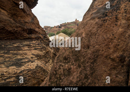 Blick auf den Tempel in Badami Badami Höhle in Karnataka, Indien. Stockfoto