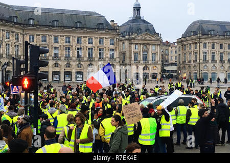 Bordeaux, Frankreich 8. Dez 2018. : Gelbe weste Proteste gegen die Erhöhung der Steuern auf Benzin und Diesel eingeführt, Regierung von Frankreich Credit: sportpoint/Alamy leben Nachrichten Stockfoto