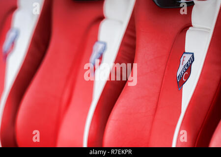 UTRECHT, NIEDERLANDE, 09-12-2018, Stadion De Galgenwaard, Fußball, Saison 2018/2019, niederländischen Eredivisie, Club Logo auf der Bank des FC Utrecht während des Spiels FC Utrecht - Herakles. Stockfoto