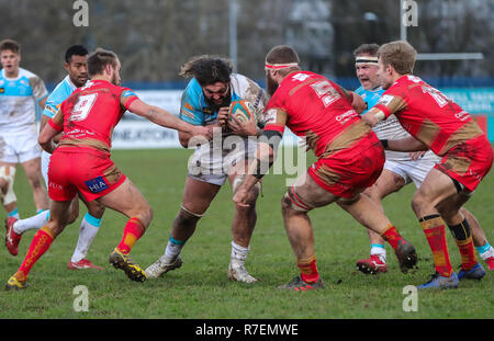 Coventry, Großbritannien. 8. Dezember 2018. Rory Bergmann auf der Aufladung für Coventry während der Meisterschaft Cup Match zwischen Coventry rfc und Doncaster Ritter rfc am Butts Park Arena, Coventry gespielt. Credit: Phil Hutchinson/Alamy leben Nachrichten Stockfoto