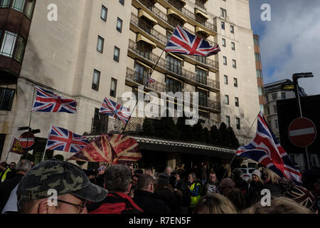 London, Großbritannien. 9. Dez 2018. Tausende März aus Dorchester Hotel an Whitehall in London, um zu verlangen, dass es kein Verrat über Britains bearbeiten aus der Europäischen Union, am Sonntag, den 9. Dezember 2018. Quelle: Lewis Inman/Alamy leben Nachrichten Stockfoto