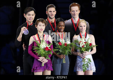 Vancouver, Kanada. 9. Dez 2018. Doug Mitchell Thunderbird Sport Centre, Vancouver, BC, Kanada. 8 Dez, 2018. (L und R) Cheng Peng & Yang Jin (CHN), Vanessa und James Morgan Cipres (FRA), Evgenia Tarasova & Wladimir Morosow (RUS), 8. DEZEMBER 2018 - Eiskunstlauf: 2018 ISU Grand Prix Finale Paare Preisverleihung Doug Mitchell Thunderbird Sport Centre, Vancouver, BC, Kanada. Credit: YUTAKA/LBA SPORT/Alamy leben Nachrichten Stockfoto