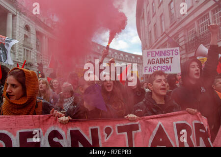 London, Großbritannien. 9. Dez 2018. März gegen Tommy Robinson Credit: Alex Cavendish/Alamy leben Nachrichten Stockfoto