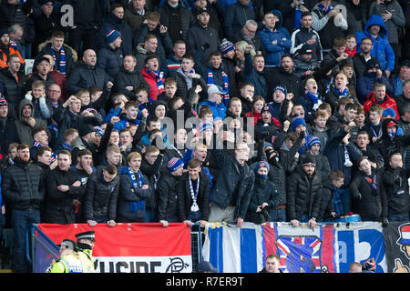 Dens Park, Dundee, Schottland, Großbritannien. 9. Dezember, 2018. Ladbrokes Premiership Fußball, Dundee gegen Rangers; Rangers Fans nur hinter ihren teamEditorial verwenden, eine Lizenz für die gewerbliche Nutzung erforderlich. Keine Verwendung in Wetten, Spiele oder einzelne Verein/Liga/player Publikationen. Credit: Aktion Plus Sport Bilder/Alamy leben Nachrichten Stockfoto