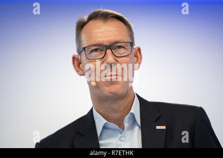 Gerlingen, Deutschland. 07 Dez, 2018. Christian Fischer, Zukunft Bosch-geschäftsführer für die Energie- und Gebäudetechnik, wird auf einer Pressekonferenz, die von der Bosch Building Technology Division organisiert sprechen. Credit: Sebastian Gollnow/dpa/Alamy leben Nachrichten Stockfoto