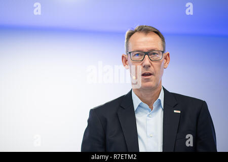 Gerlingen, Deutschland. 07 Dez, 2018. Christian Fischer, Zukunft Bosch-geschäftsführer für die Energie- und Gebäudetechnik, wird auf einer Pressekonferenz, die von der Bosch Building Technology Division organisiert sprechen. Credit: Sebastian Gollnow/dpa/Alamy leben Nachrichten Stockfoto