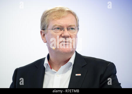 Gerlingen, Deutschland. 07 Dez, 2018. Stefan Hartung, ehemaliger Bosch-geschäftsführer für die Energie- und Gebäudetechnik, wird auf einer Pressekonferenz des Bosch Building Technology Division sprechen. Vom 1. Januar 2019, Hartung wird der neue Geschäftsführer für die Mobility Solutions Division. Credit: Sebastian Gollnow/dpa/Alamy leben Nachrichten Stockfoto