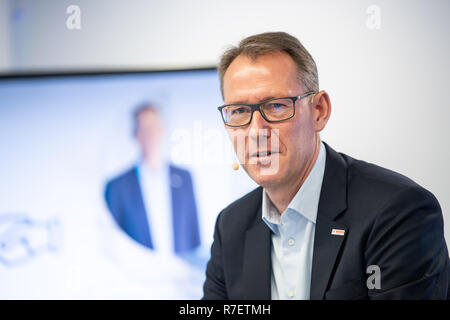 Gerlingen, Deutschland. 07 Dez, 2018. Christian Fischer, Zukunft Bosch-geschäftsführer für die Energie- und Gebäudetechnik, wird auf einer Pressekonferenz, die von der Bosch Building Technology Division organisiert sprechen. Credit: Sebastian Gollnow/dpa/Alamy leben Nachrichten Stockfoto