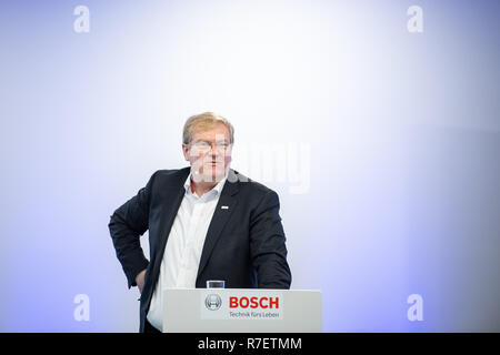 Gerlingen, Deutschland. 07 Dez, 2018. Stefan Hartung, ehemaliger Bosch-geschäftsführer für die Energie- und Gebäudetechnik, wird auf einer Pressekonferenz des Bosch Building Technology Division sprechen. Vom 1. Januar 2019, Hartung wird der neue Geschäftsführer für die Mobility Solutions Division. Credit: Sebastian Gollnow/dpa/Alamy leben Nachrichten Stockfoto